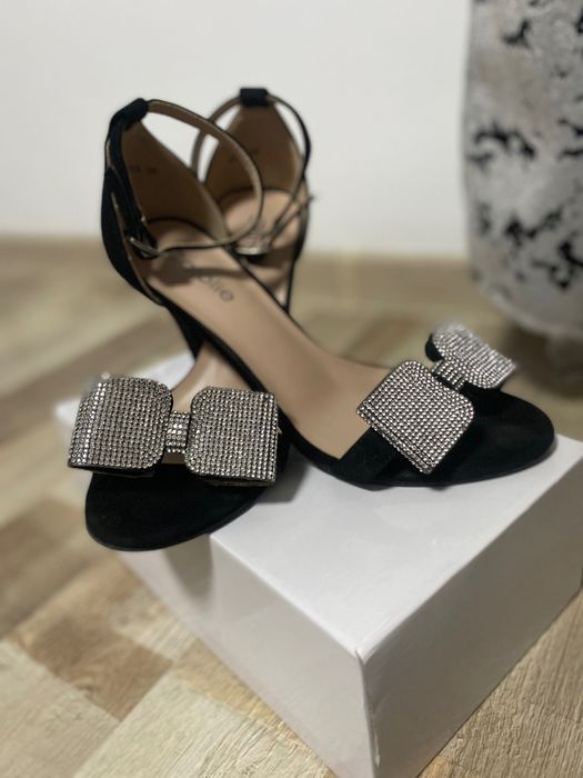 Sandale negre catifea