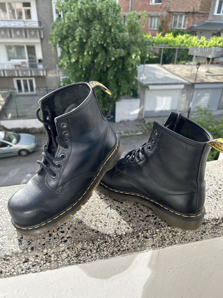 Dr. Martens industrial Made in England size 8