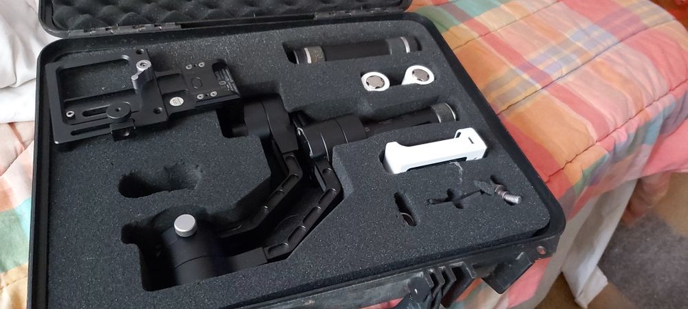 Gimbal Zhiyun Crane V2 in perfecta stare de functionare