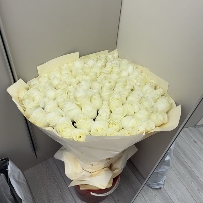 Букет из 101 голладнской белой розы