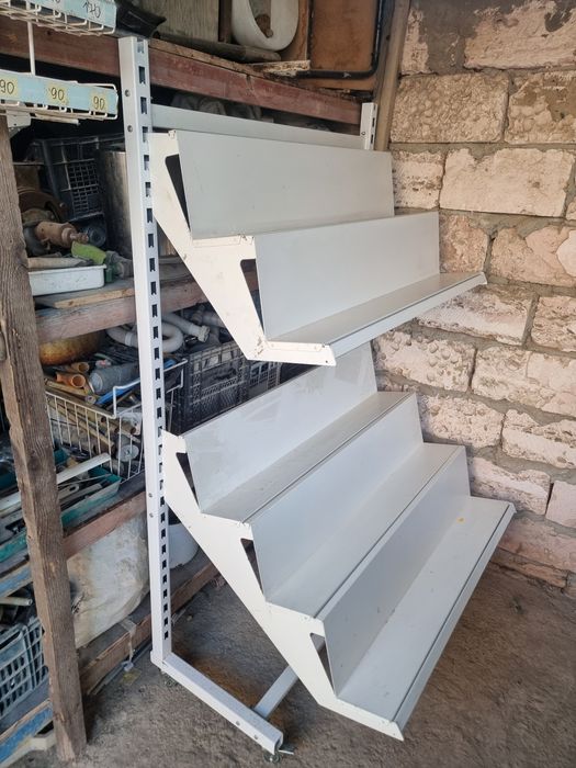 Металические стеллажи,вешалки,крючки