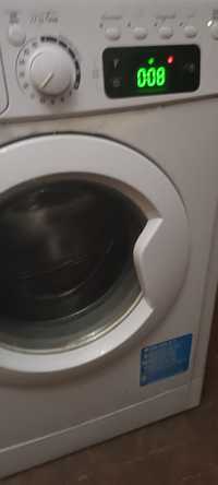 Автоматична пералня Индезит 1000