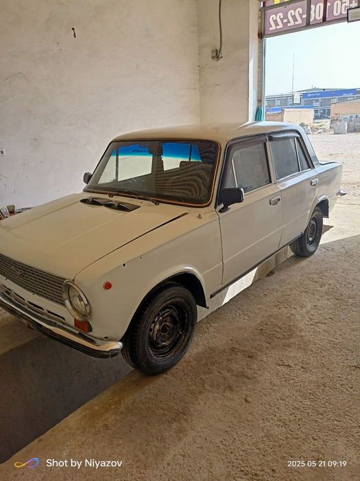 Vaz 21011 sotiladi hujjati eski nomeri yangi