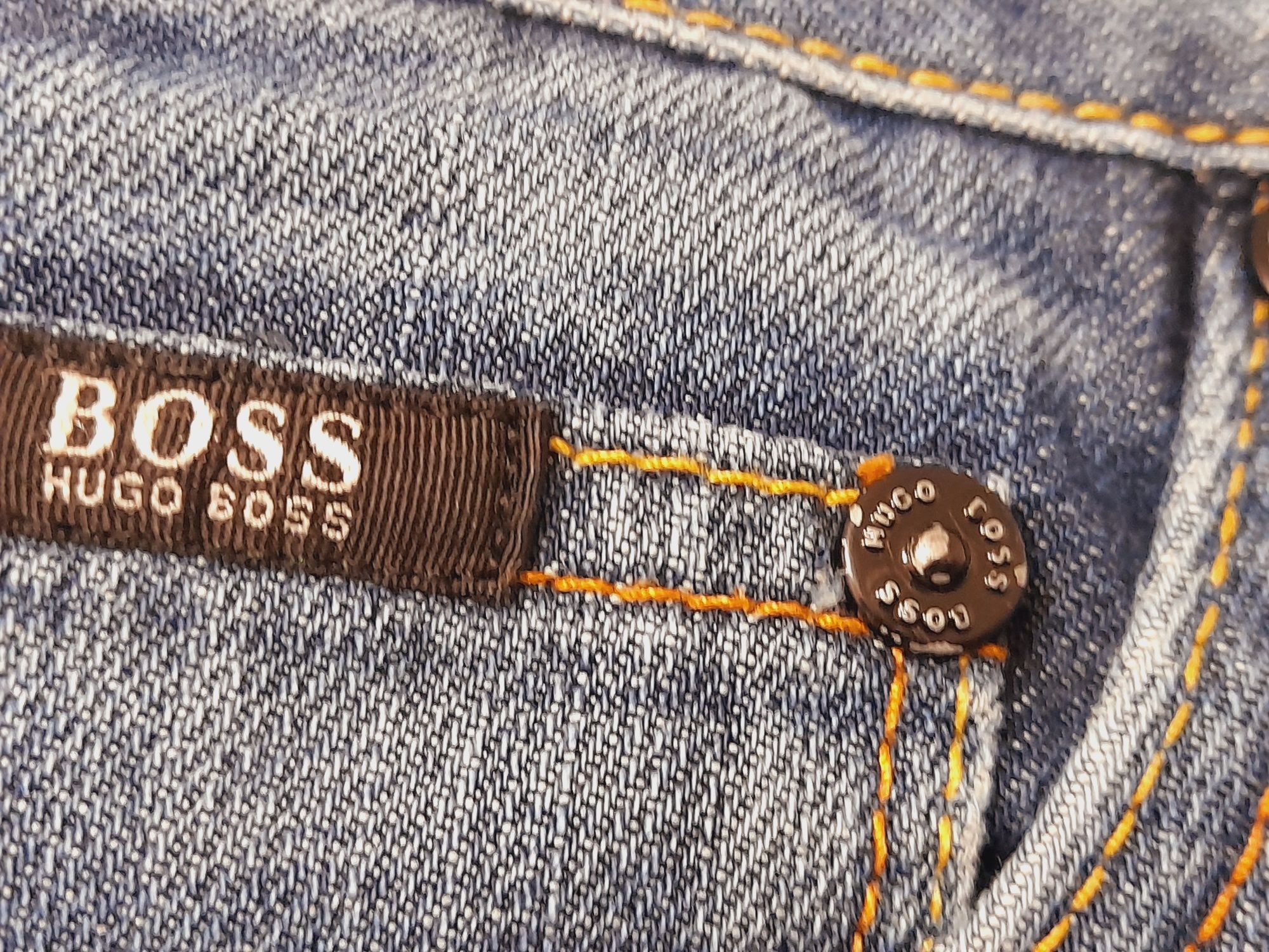 Blugi Hugo Boss pentru bărbați