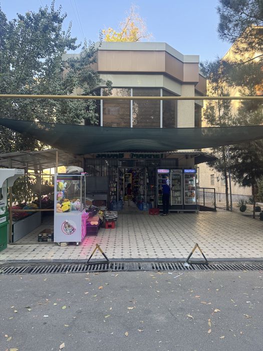 Sotiladi bino hamma hujatlari bor 2 qavatli padvaliyam bor