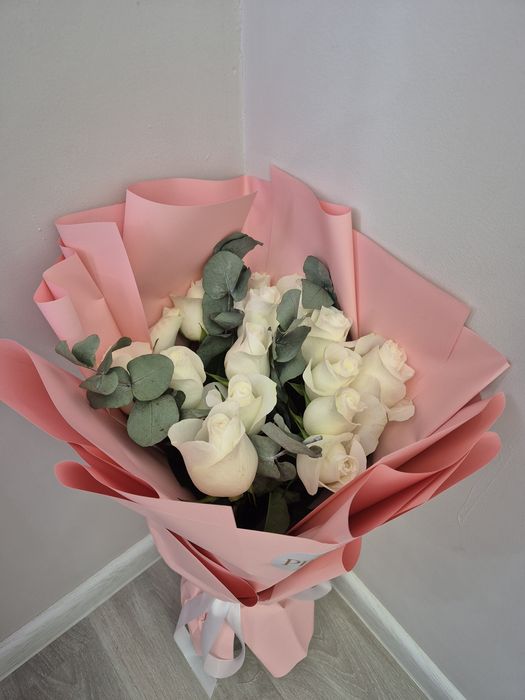 Цветы бу белые розы длинные 15 шт