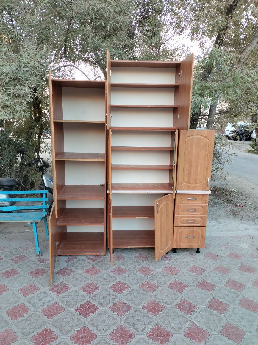 Shkaf oshxona uchun sotiladi