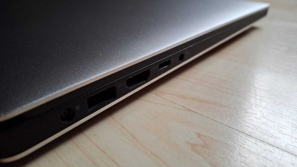 Vand Dell XPS 15 9560 | i7 + 32GB RAM |