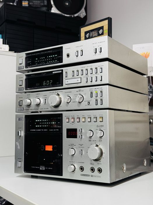 Linie midi de colecție AKAI UC-A5,4 corpuri,din metal,cap GX,ampli-pre