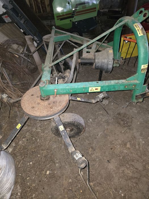 Grebla pentru împrăștiat fân