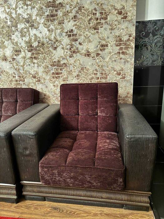 Диван, два кресла, пуфик
