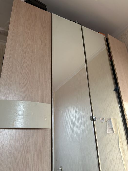 Продам б/у  4х дверный шкаф