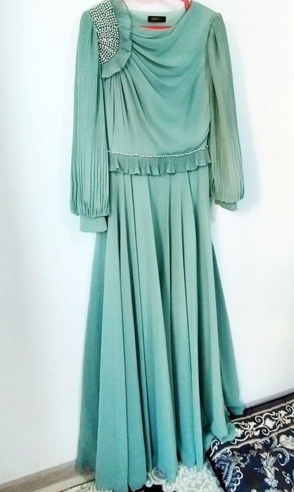 Ментол Платье  турецкий новый 500.000)Жёлтый платье200.000)Шуба500.000