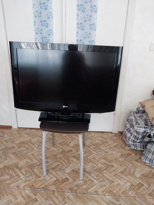 Продам телевизор LG диаметр 80 см,б/у, в отличном состоянии. 60000 тг