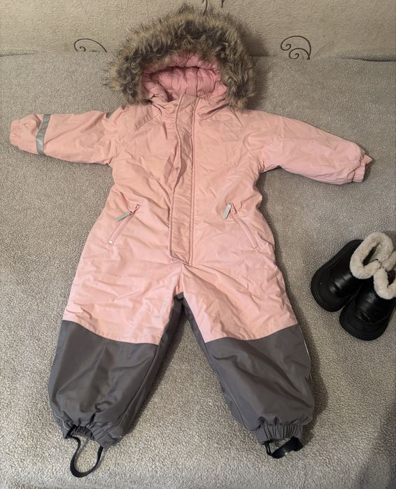 Продам зимний комбинезон на девочку