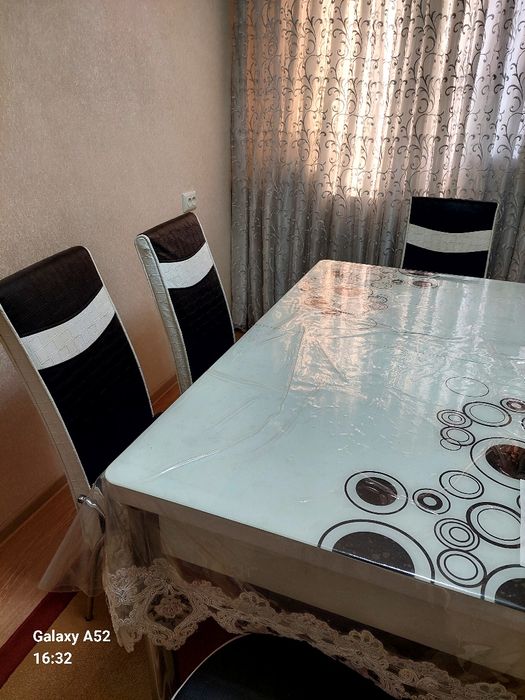 Продается совершенно новый кухонный стол со стульями