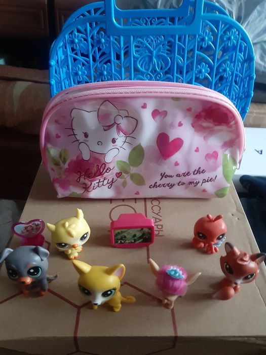 Продам косметичку,карзину и игрушки  в хорошем состоянии.