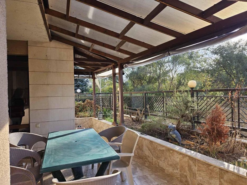 Дава се под наем Многостаен апартамент в Пловдив, Кършияка - 195 кв.м за 875 € - Снимка #12