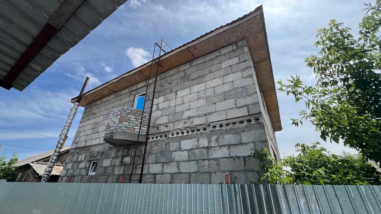 Продам ДОМ (два этажа) на разбор.
