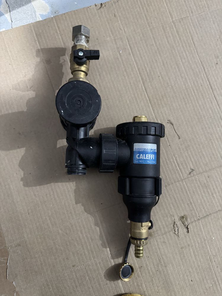 Filtru magnetic namol Caleffi cu separator imputitati 3/4