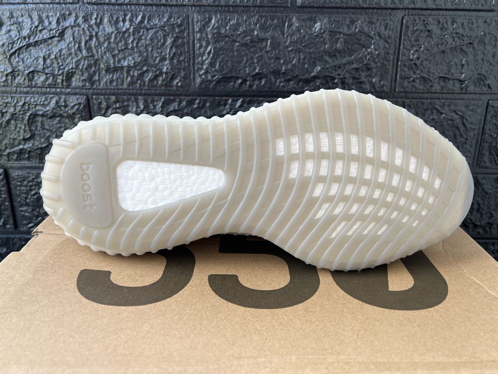 36-46 Yeezy 350 v2 Tail Light