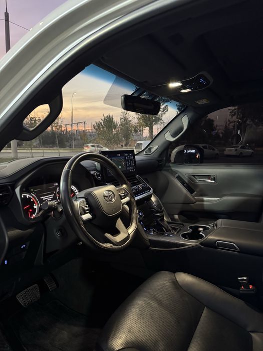 Toyota Land Cruiser 300 Full