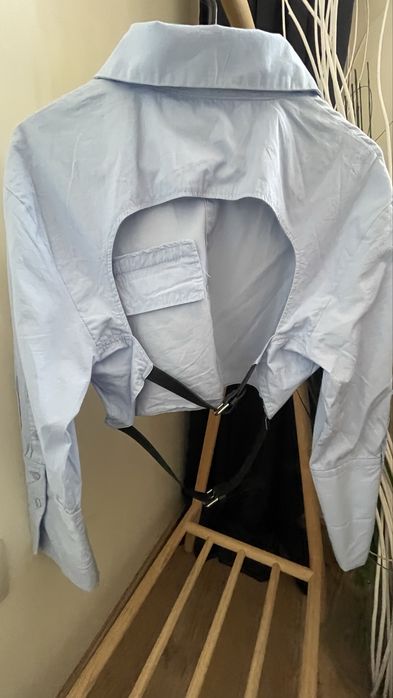 Нова риза с гол гръб