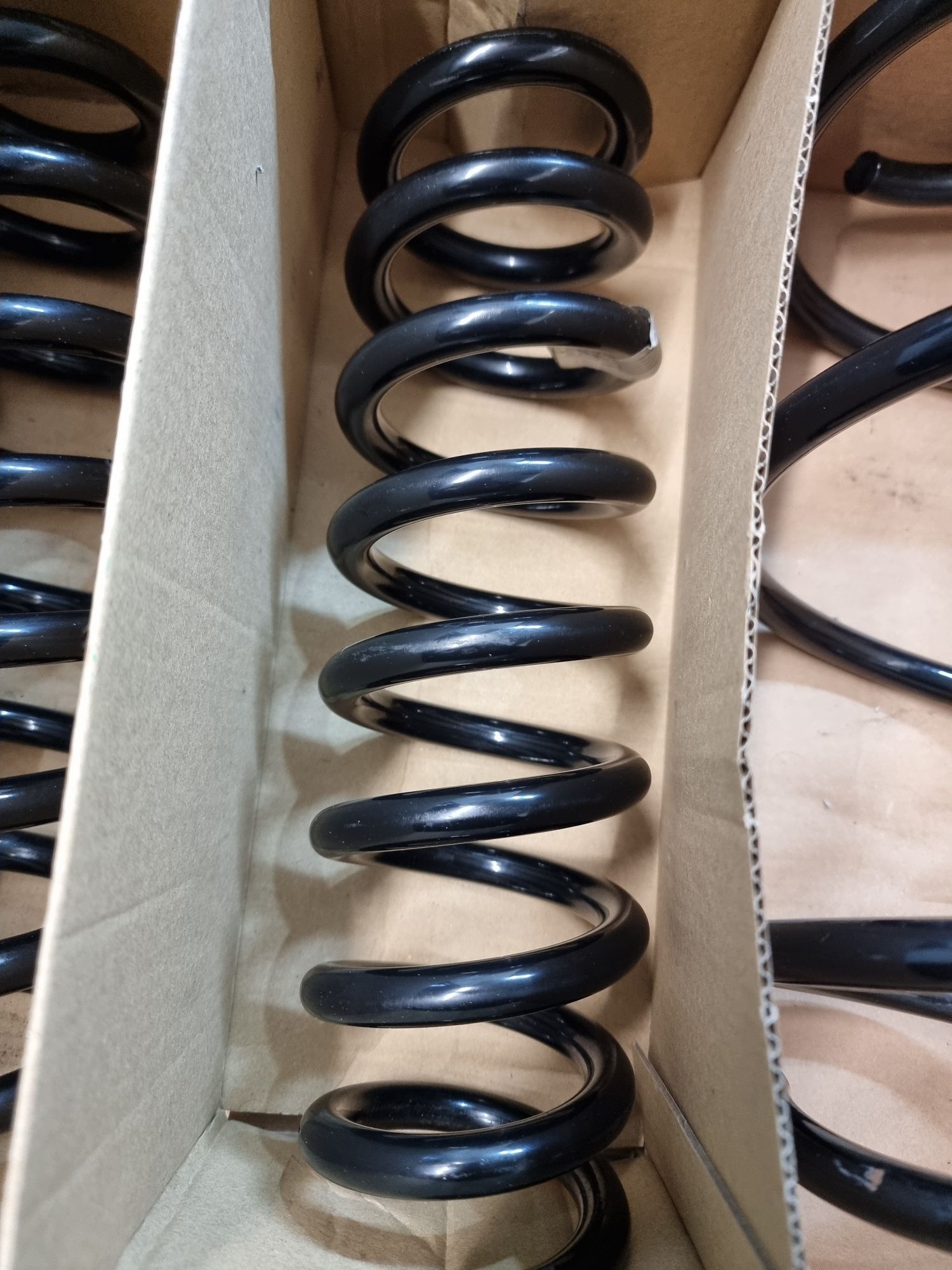 OEM пружини за адаптивно окачване bmw 440i f32 RWD