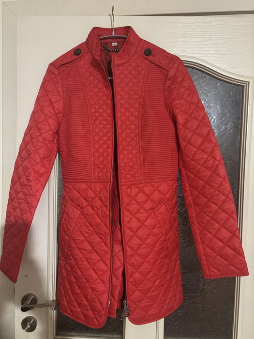 Burberry червен тренчкод