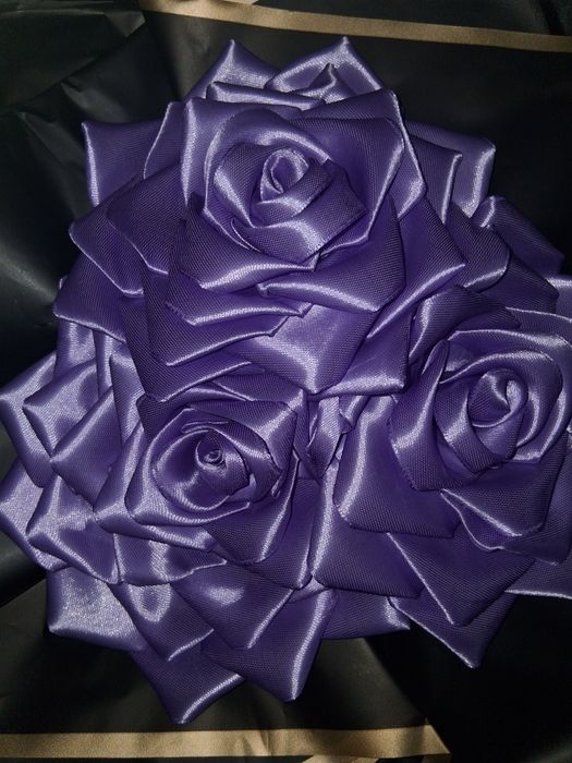 Buchet de trandafiri din satin