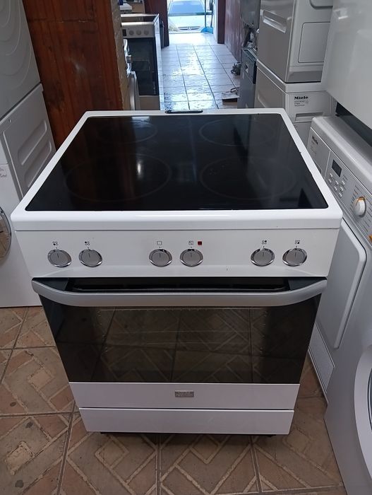 Свободно стояща печка с керамичен плот VOSS Electrolux 2годиниГаранция