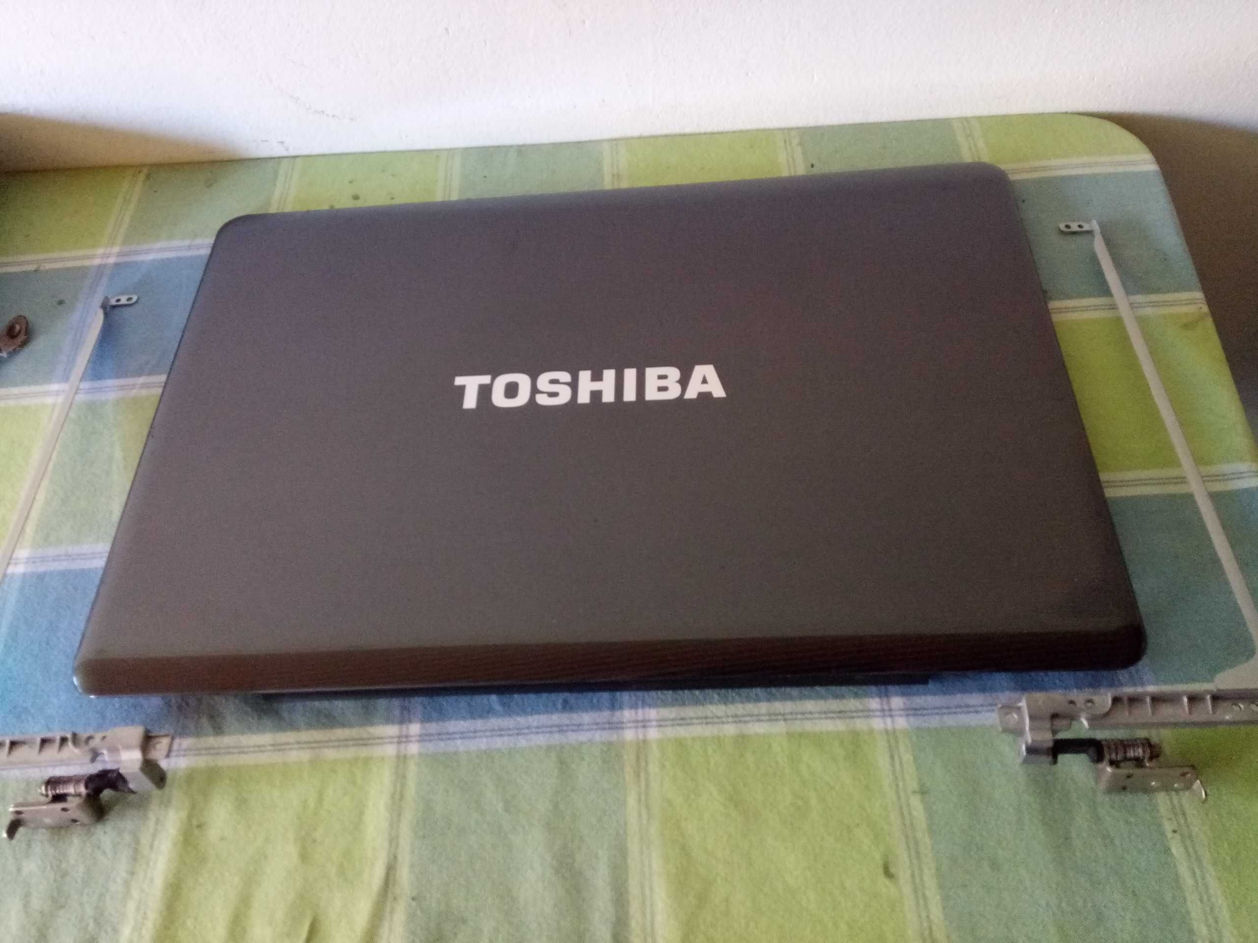 Dezmembrez Toshiba Satellite L555 L550 L550D - Pret Mic