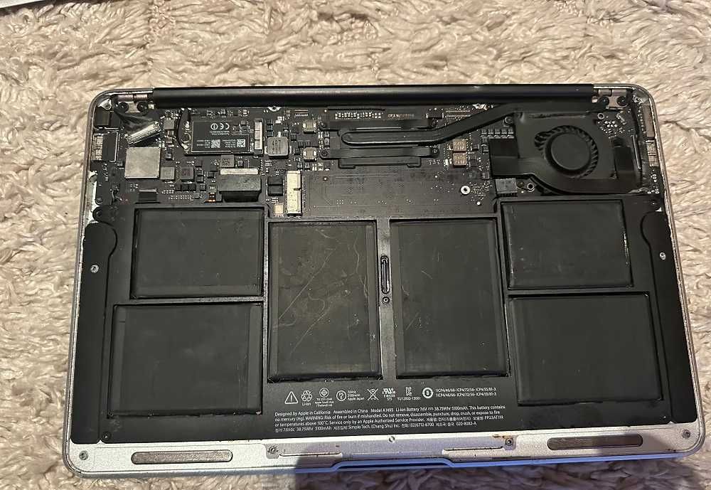 Macbook Air A1465 13" DEFECT