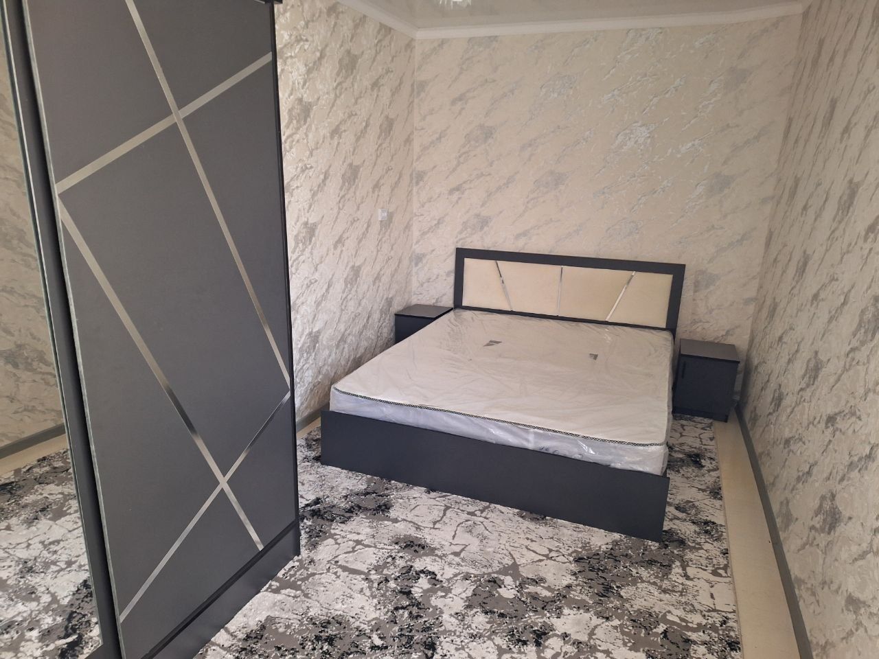 Райхон бозар купал касаб арка тарафинда 3 этажда 2 комнатний квартира