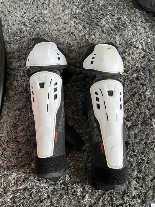 Наколенки IXS в перфектно състояние
