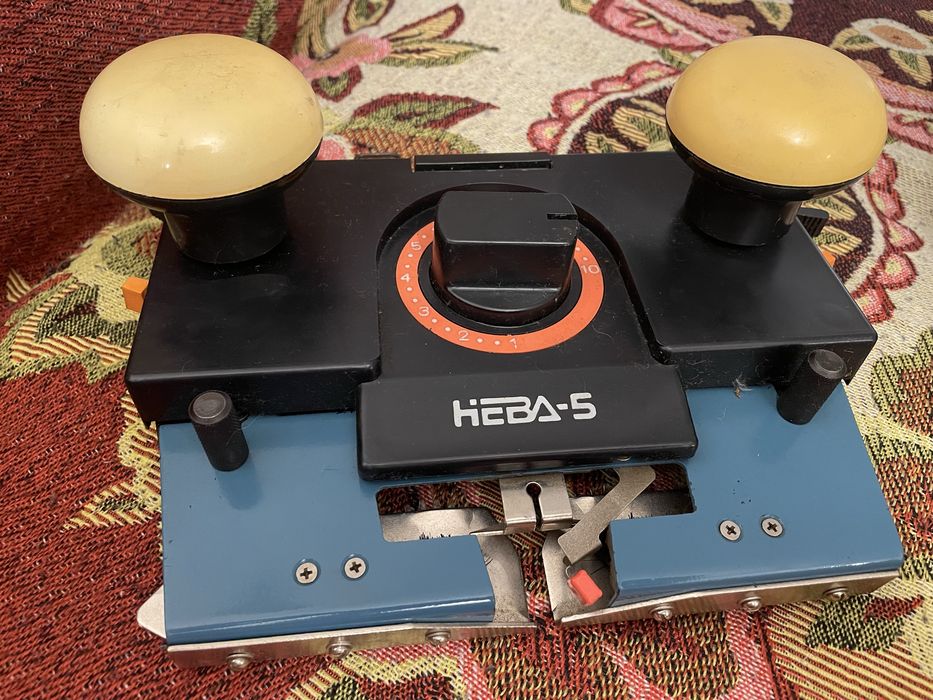 Вязальная машинка НЕВА 5