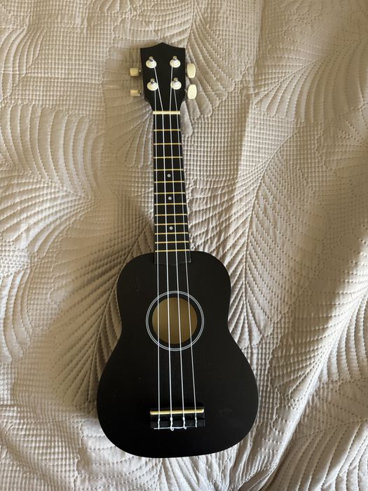 Продам новую укулеле