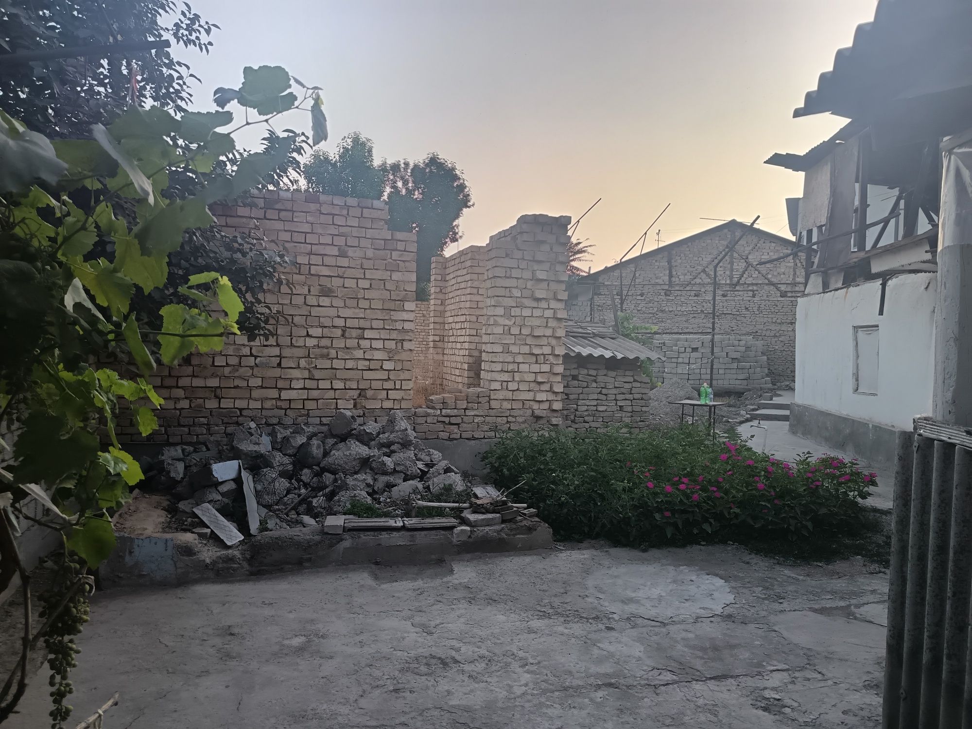 Uy sotiladi 4 SOTIX Yangiyo'l shahrida (срочно)