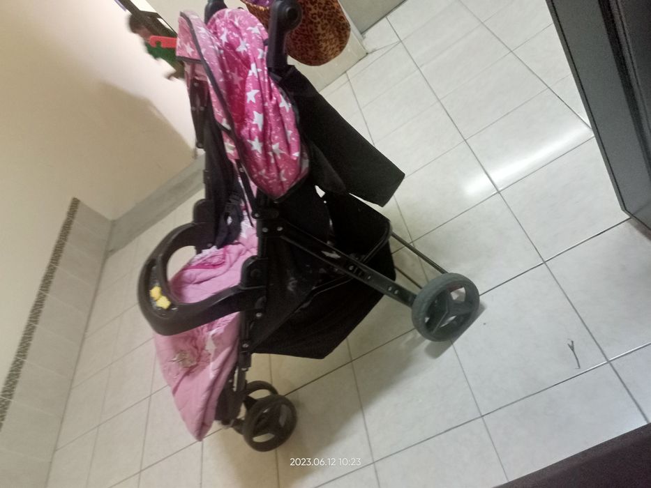 Продам коляску очень удобная и красивая