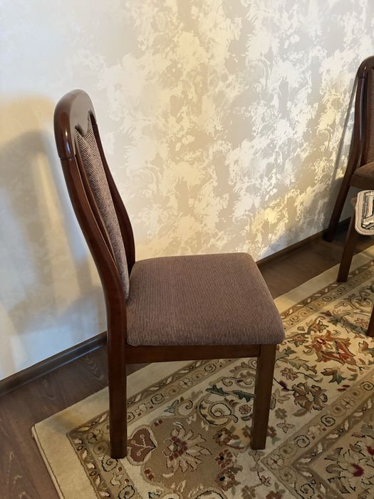 Стол со стульями