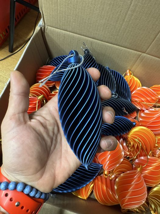 Коледни играчки за елха