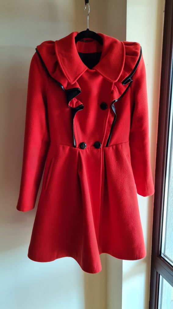 Palton roșu La Donna