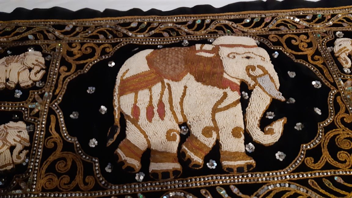 Carpeta cu elefanți.