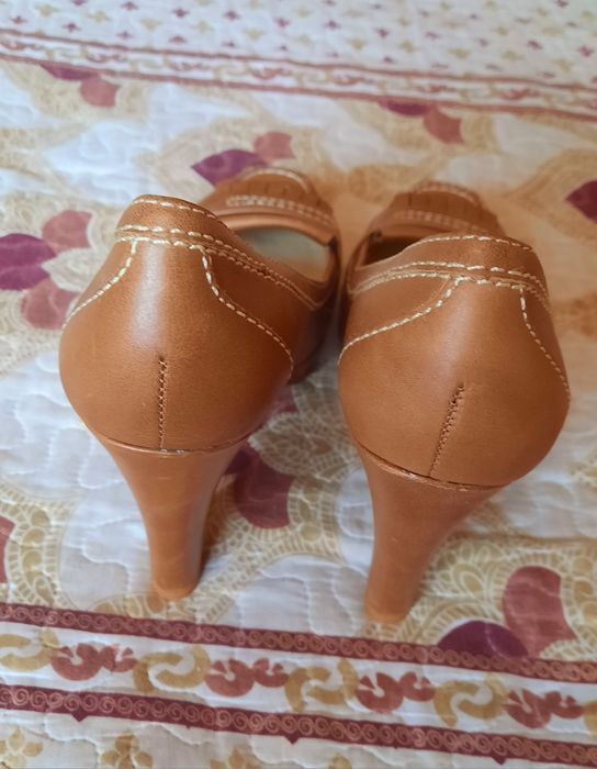 Pantofi eleganți Zara din piele cu toc înalt nr.38, interior 24,5 cm