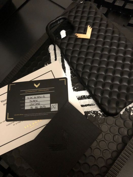Husa neagra piele naturala Velante Iphone 11 Pro Max