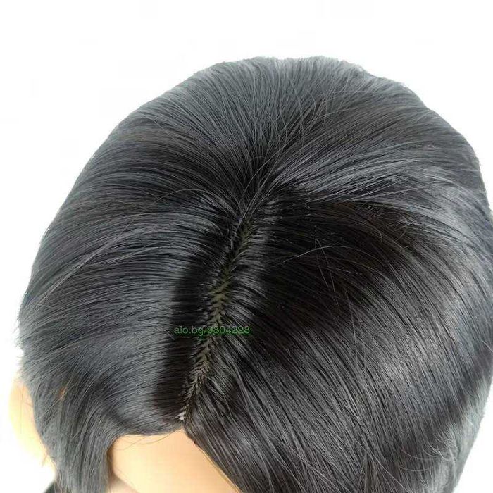 Черна къдрава синтетична перука на път