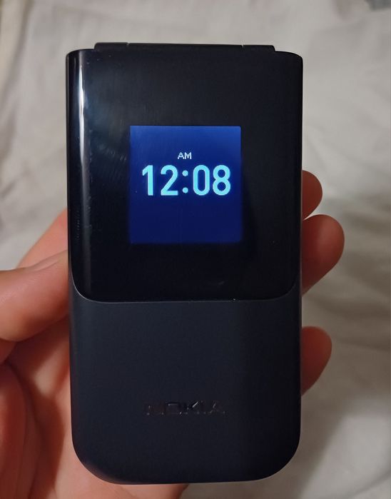 Nokia flip cu taste, căști si încărcător