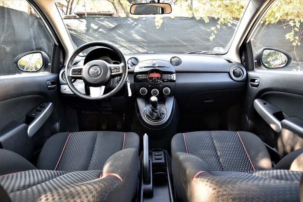 Vând Mazda 2-Sport Line/1,5 l - 102 CP/Euro 5/benzina