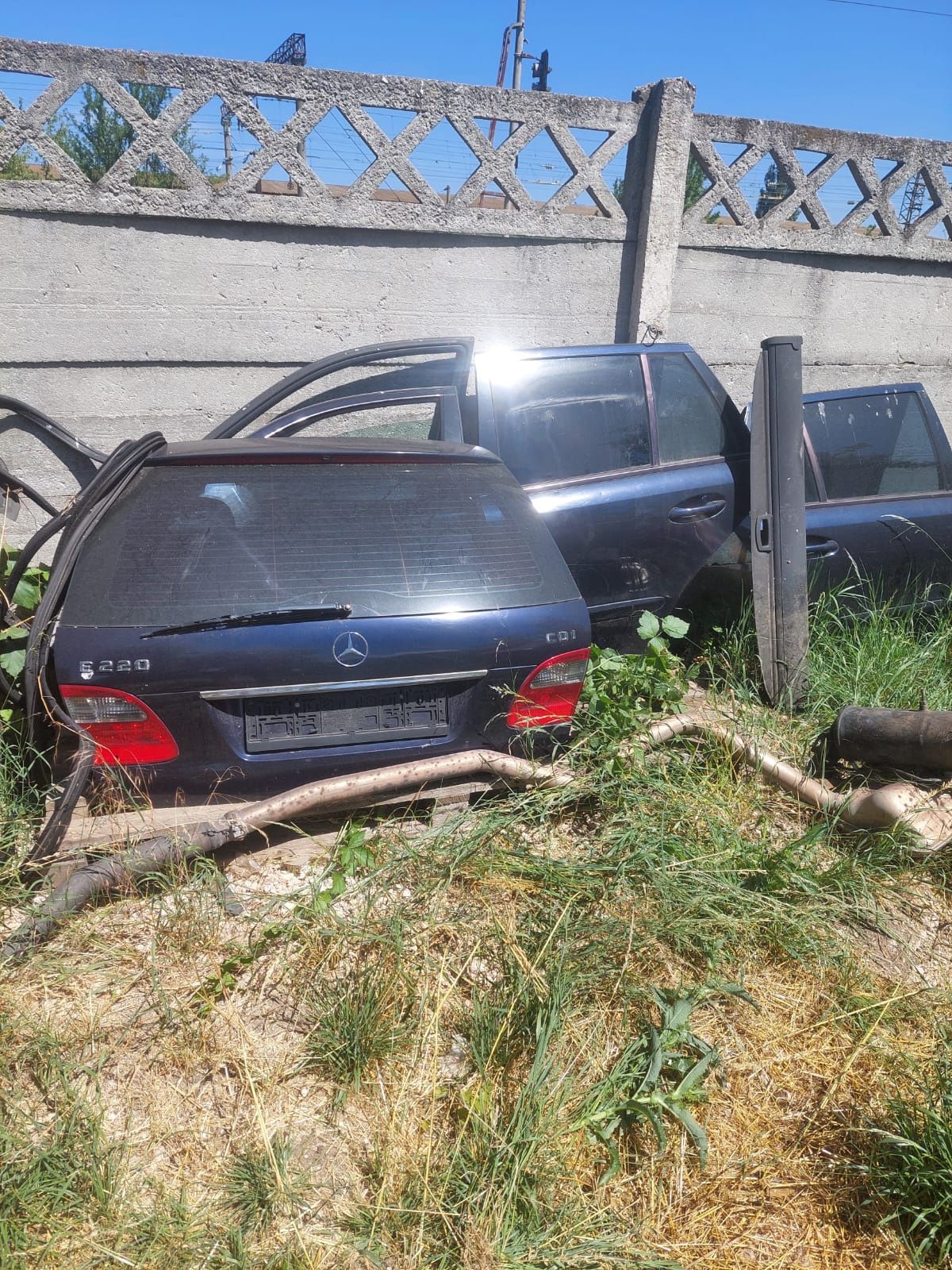 Vând piese de Mercedes E clase 2002