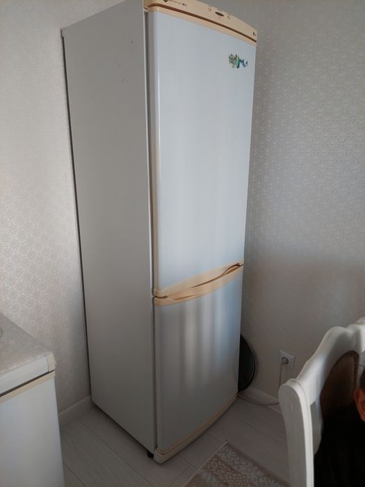 Продам холодильник LG